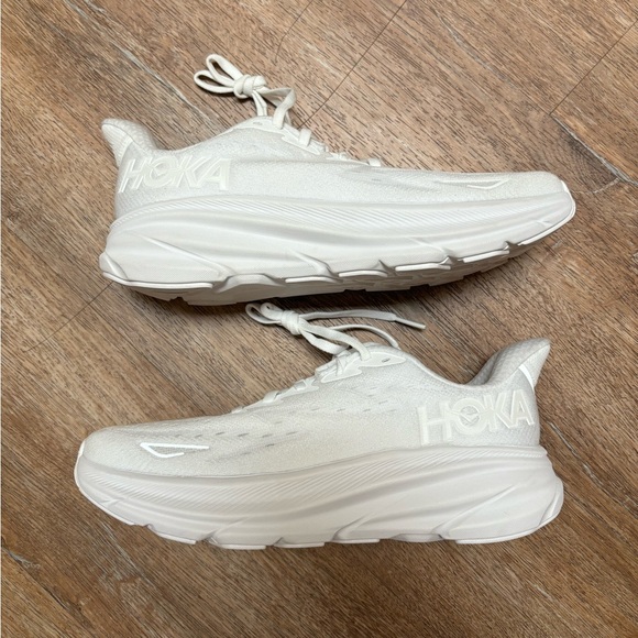 Hoka Shoes - Hola Clifton 9 (Women’s 7.5)